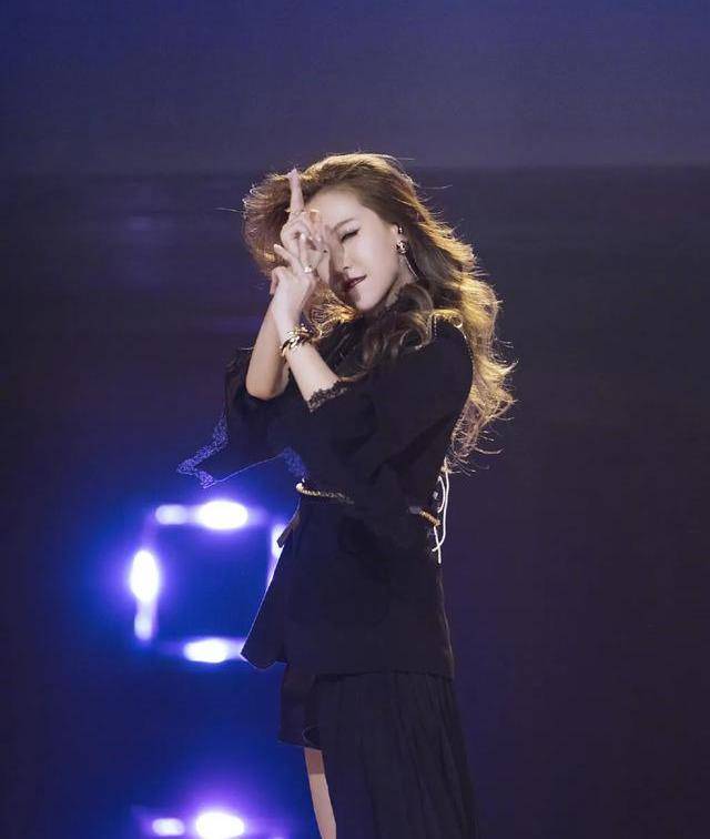 《乘风破浪的姐姐》学历列表，白冰毕业西北政