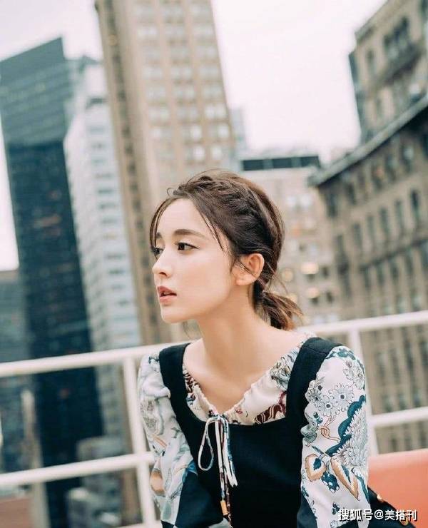 夏日|中长发怎么打理？试试甜美又帅气的夏日感编发，减龄效果超好