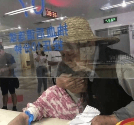 原创
搞笑段子gif:老妹儿,不是哥碰瓷儿,你把哥伤的有点深了!