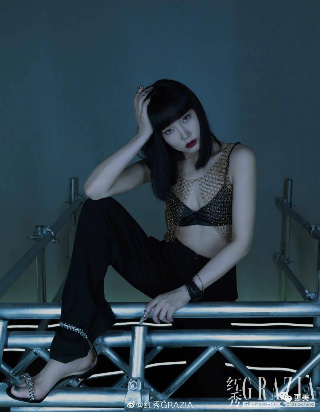 香奈儿|热巴新脸又没法看了,纯天然的她却被质疑用镰刀拉双眼皮?