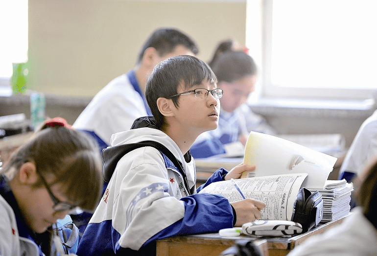 所以一定要及时进行复习巩固.高一学生再面对高中学习的时候千万