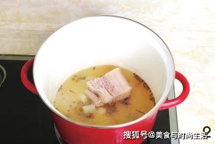 五花肉|切一切，浇汁就上桌，酸辣爽滑，鲜香不腻夏天吃肉很简单