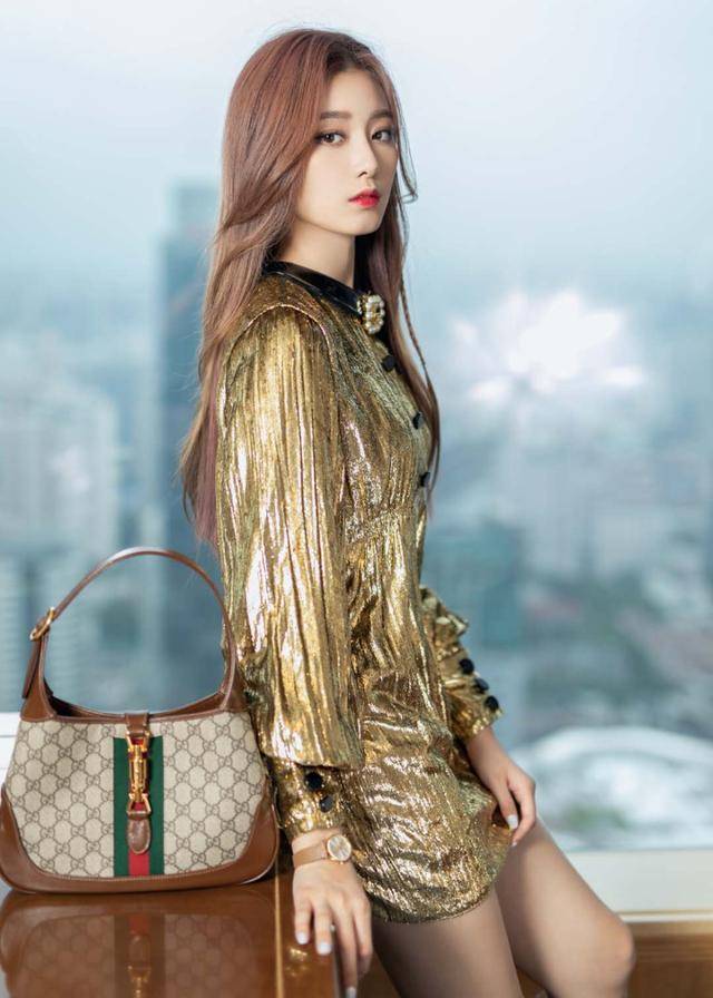 创造营美女徐艺洋,青春可爱复古性感随意转换,这衣品太好了