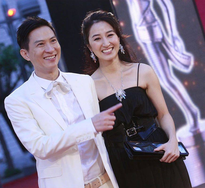 媒体评出娱乐圈十大“超恩爱夫妻”:张家辉、