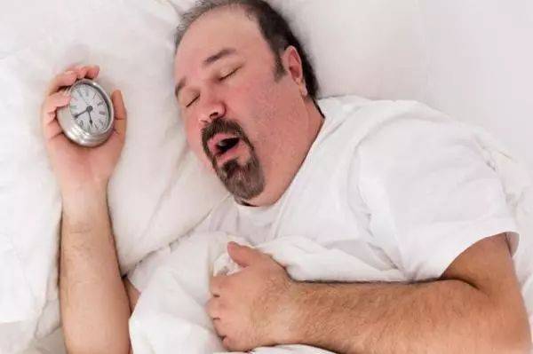 中医养生:为何整夜打呼噜?怎样才能安静睡眠?