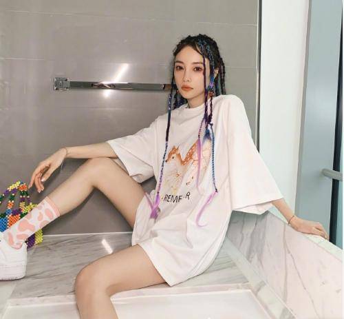 白天|李小璐单身生活太精彩：白天工作晚上跳舞，偶尔打扮性感酒吧狂嗨