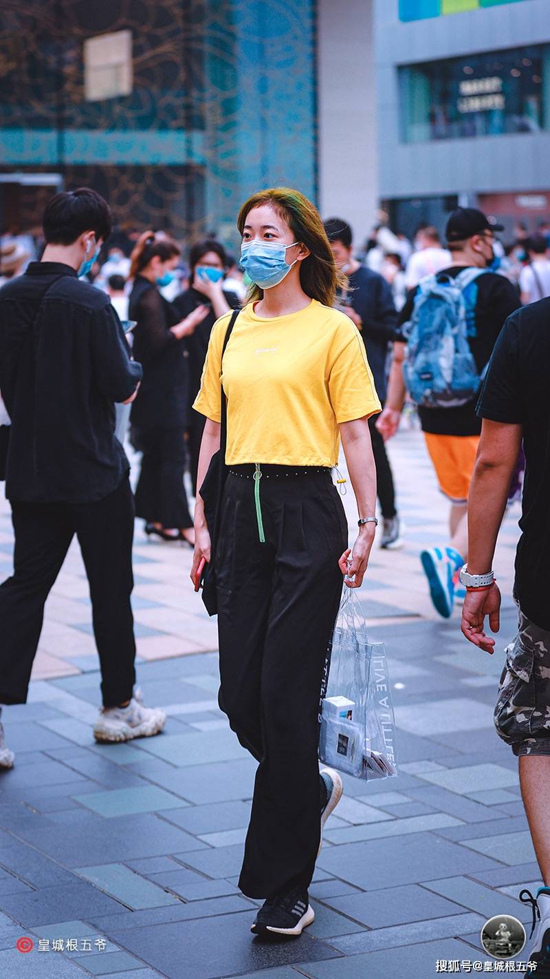 一生|街拍：优雅的气质会伴随人的一生，更能为你增添时尚的潮流气息