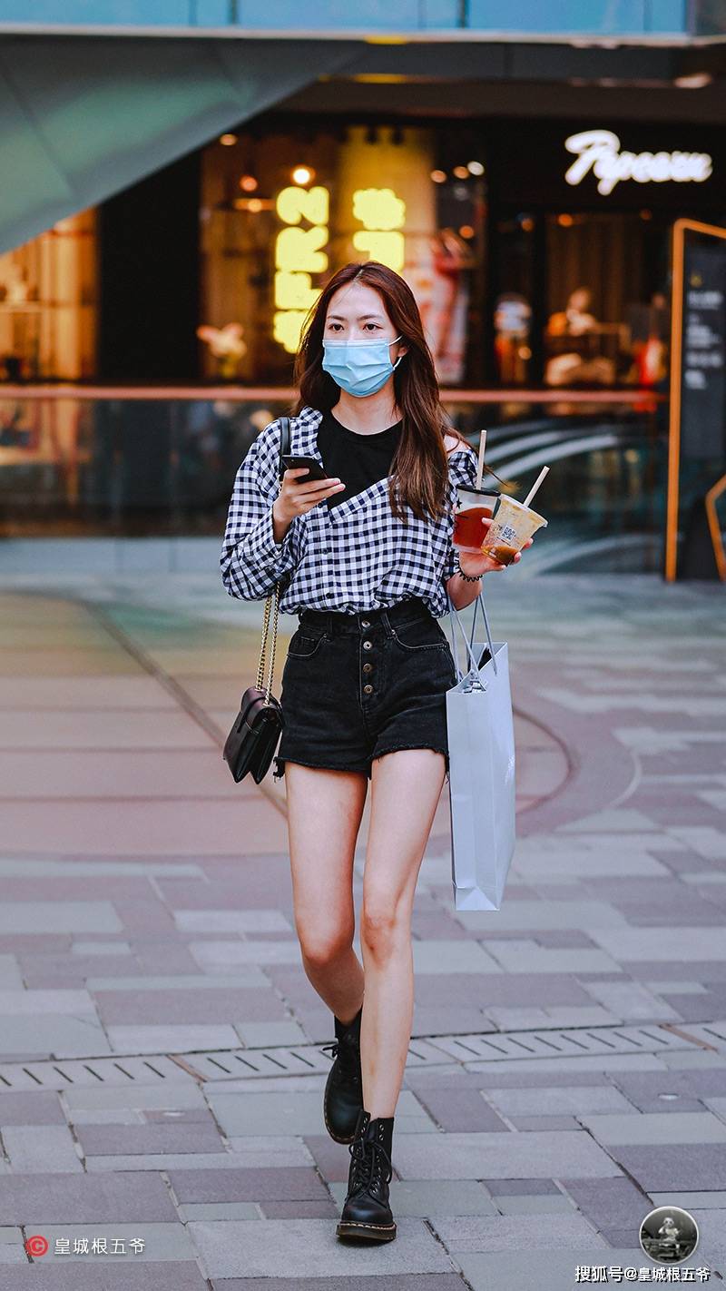 一生|街拍：优雅的气质会伴随人的一生，更能为你增添时尚的潮流气息