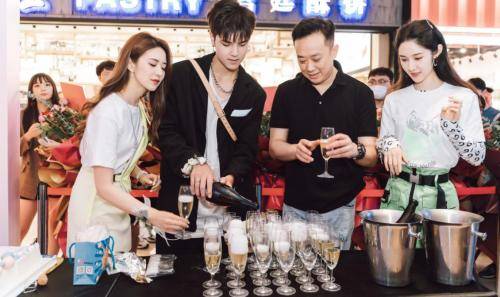 梁田|梁田刘烨加持BOOM FRESH 打造美妆零售新模式