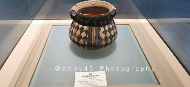 临夏州|甘肃旅行必去临夏州博物馆，见证5700多年前新石器时代，彩陶珍品