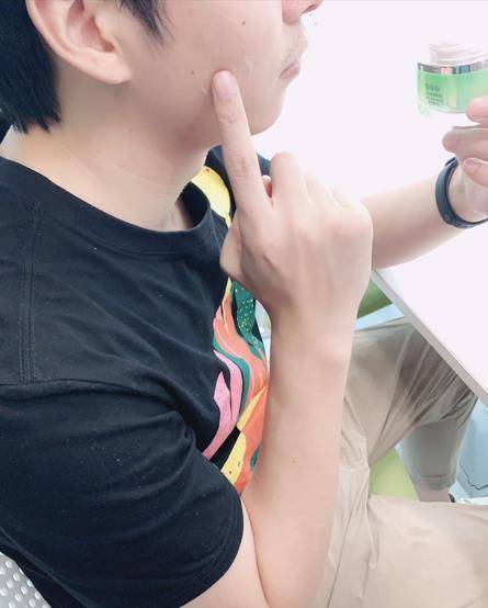 护肤品|自从女友迷上了拼多多,直男的护肤品从35度清水变成了百雀羚