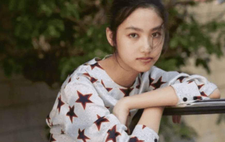 65岁任达华女儿有多早熟？15岁身高近1米8，五官精致太像李嘉欣了