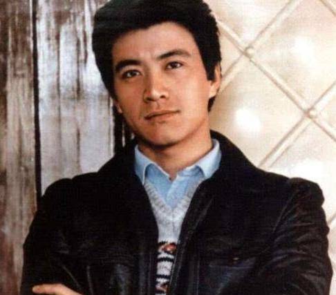 他是80年代内地最帅男星,事业巅峰妻子遇害,为女儿却做这种事