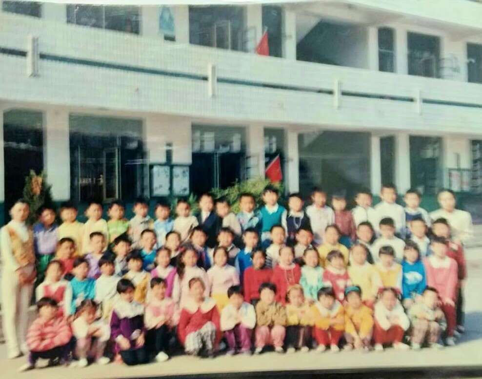 惊现!徐州市大马路小学二十多年前全体师生照