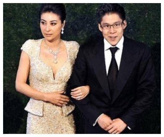 郭晶晶的妈妈与婆婆,差距一目了然