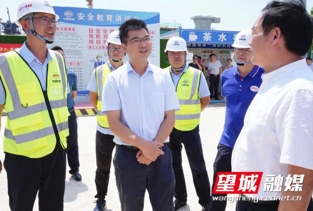 区领导周志辉,戴水文参加调研
