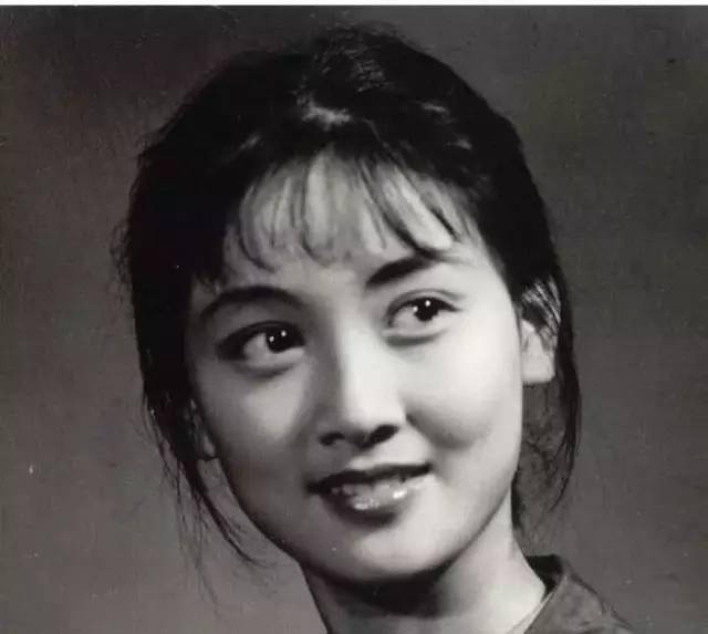原创62岁邓婕,因为饰演王熙凤走红,结婚了张国立