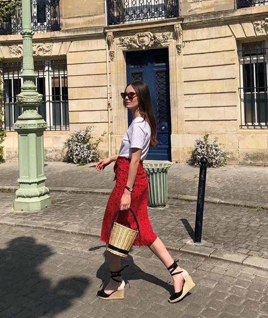 凉鞋|完爆小白鞋！这双神仙凉鞋跪求你买，巨显腿长！