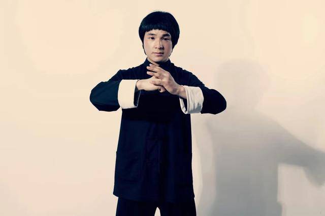 成龙|原创现代李小龙爆料：白冰不是靠成龙上位而是李咏，可惜人已经死了