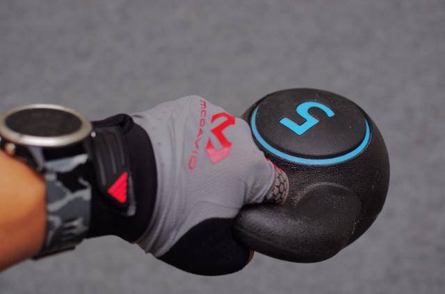 手套|【护具测评】一副怎样的运动健身手套才能满足90%健身爱好者的喜赖?