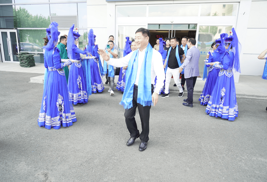 市值管理|蜂狂购全球并购市值管理大会|蜂狂购控股集团董事长刘海龙一行抵达霍林郭勒
