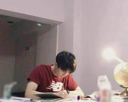 复习|原创赵今麦第一、张子枫第三，在片场复习的新生代演员们都考出好成绩