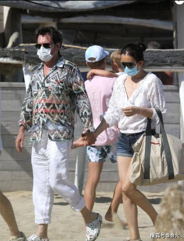 张一山|原创张一山恋情曝光了？巩俐与71岁外籍老公现身？张嘉译满头白发？