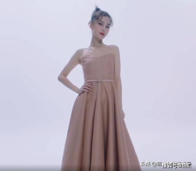 baby|赵丽颖baby最新广告来袭，两种风格美感不同，一个贵气一个优雅