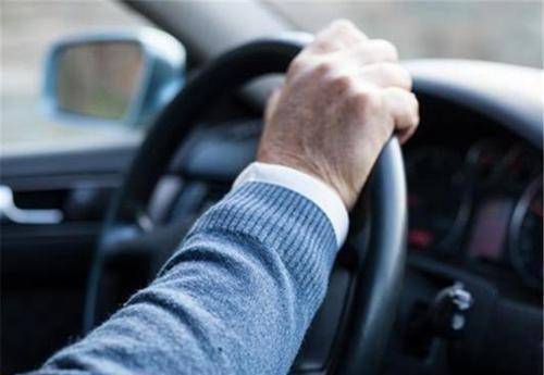 孩子|开车带娃出门如何保证安全这些要注意