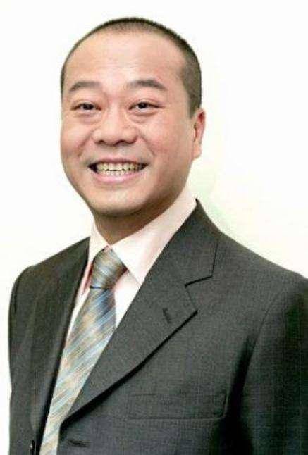 59岁欧阳震华近照憔悴,与老东家解约后暴瘦,不见往日福星风采
