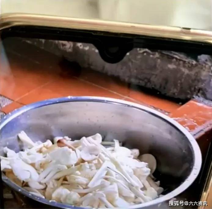 广州警方深夜通报急寻毒蘑菇吃了它能看到小精灵儿童食用或快速死亡