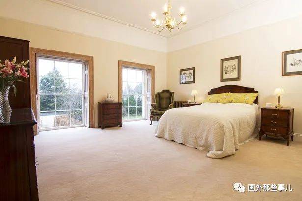 约合|夫妻价值830万元大别墅挂22元甩卖,他们还倒贴178万