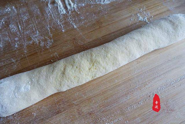 黑木耳|皮薄馅大馅抱团,黑木耳脆爽让口感更佳色泽金黄的菜窝窝出锅了