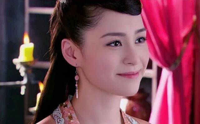 赖弘|原创离婚后胖成“水桶腰”，腰跟肩膀同宽，这还是从前的清纯女星吗？