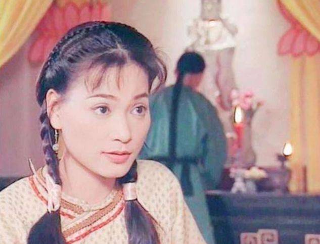 当年她嫌弃吴京，分手后嫁给富豪，如今被豪门