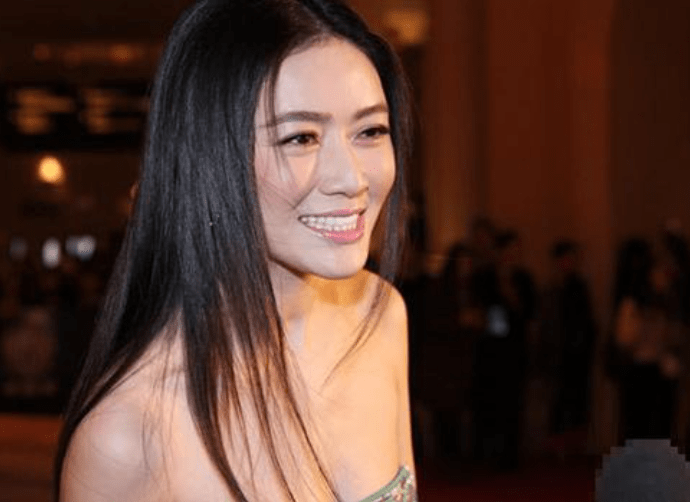 她事业巅峰意外怀孕，丈夫是谁至今未知，女儿12岁长相浮现生父基因