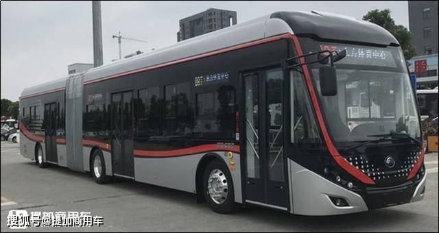 宇通客车目前有一款18米的纯电动铰接公交车,车辆造型,长度与宇通在