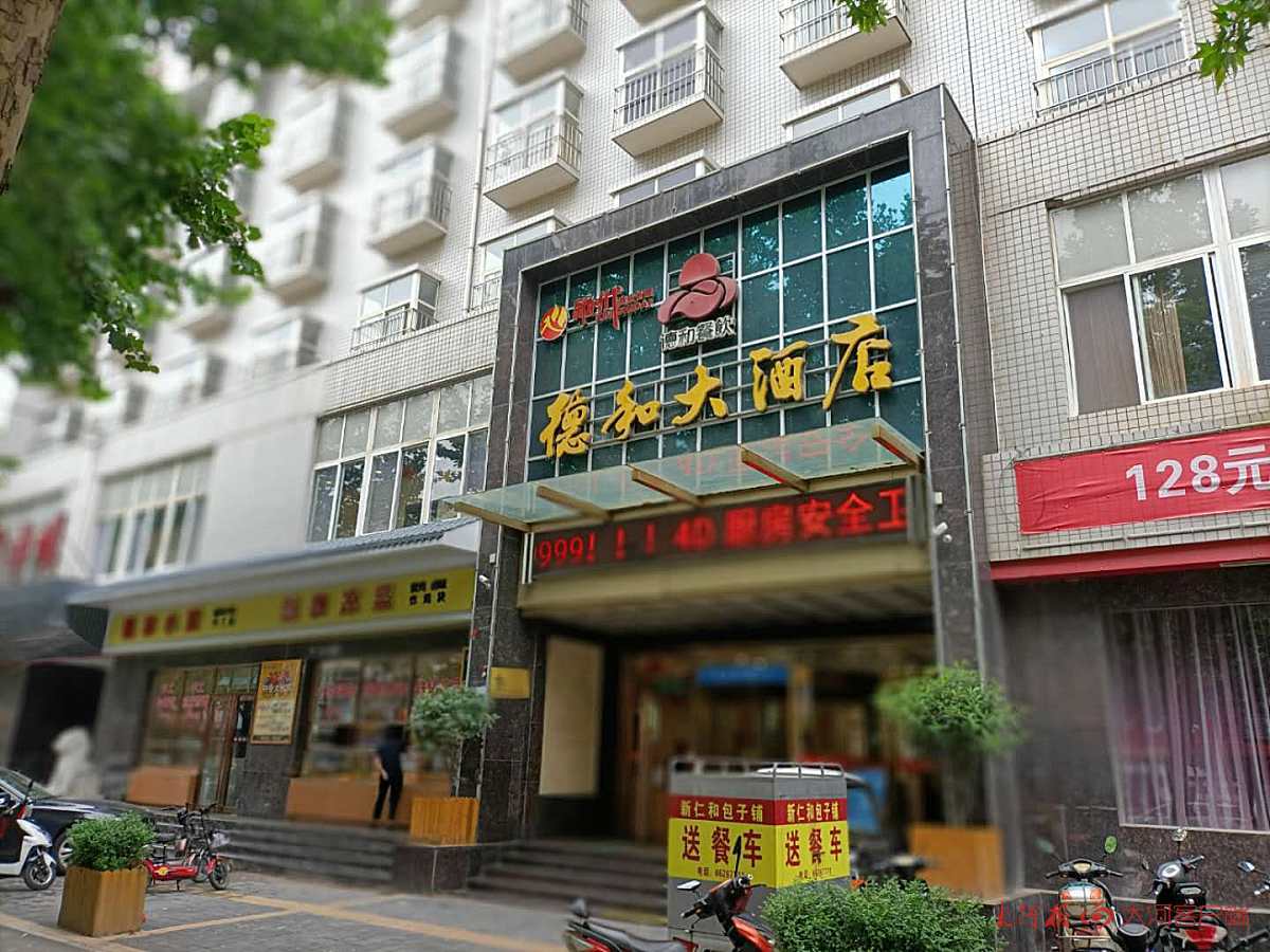 洛宁德和大酒店顾客从传菜间坠落重伤昏迷进icu 酒店拒付医药费