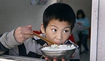 原创你的孩子是高度不挑食的孩子吗?孩子可能患营养单一性营养不良