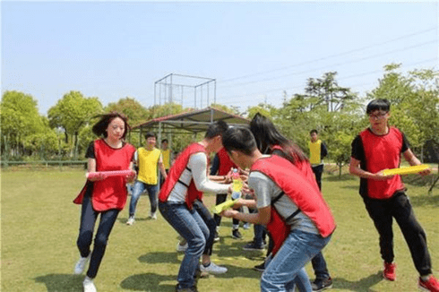 原创公司允许员工带孩子团建，女员工带儿子参加，结果老板：你回去吧