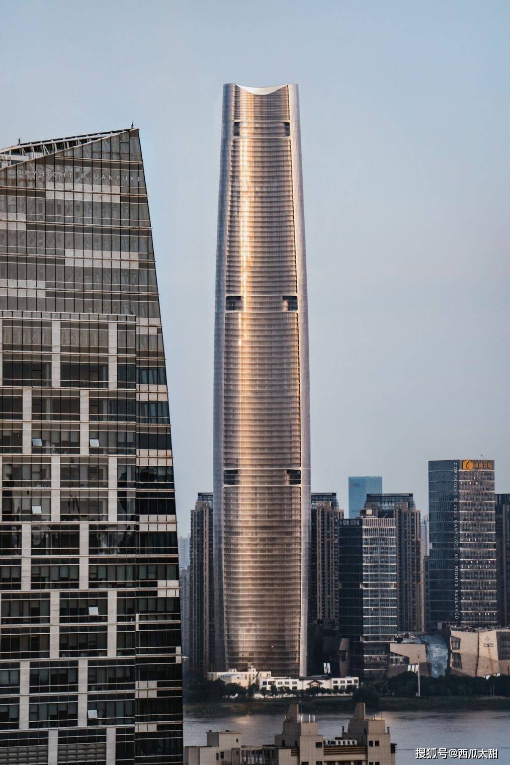 原设计高度636米,建成后将超过上海中心大厦,跻身中国