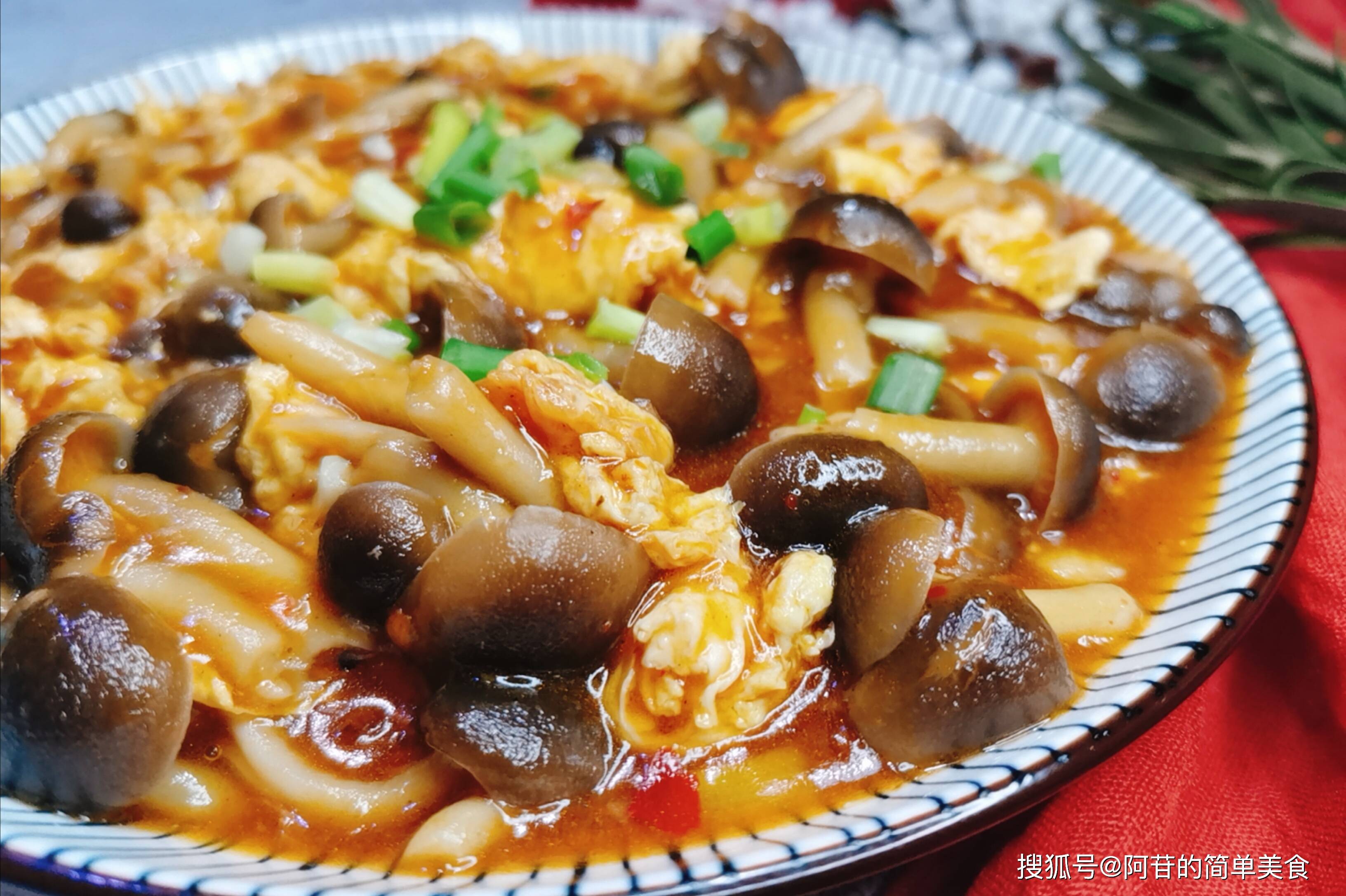 鸡蛋和蟹味菇最棒的做法,微辣鲜香,滑嫩爽脆,实在好好味