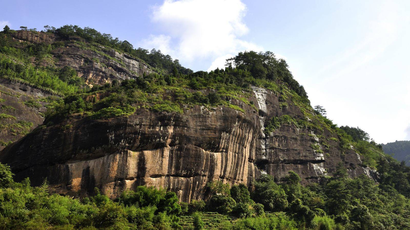 原创中国一座双遗产山峰跨两省,江西最长福建最高,如今因暴雨再关闭