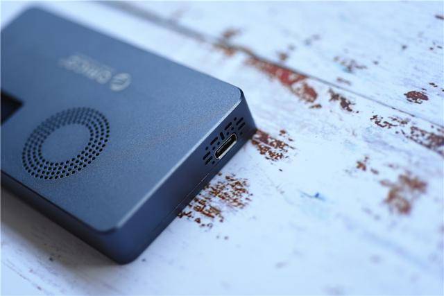 电源|10Gb/s速率，加一个小风扇，自制一个持续低温的移动硬盘