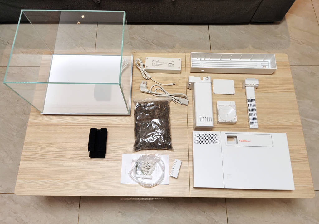 监测|哪种鱼缸更适合养鱼？画法几何AI智能鱼缸，水质监测还能自动喂食