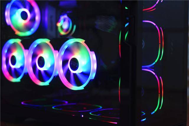 电源|10Gb/s速率，加一个小风扇，自制一个持续低温的移动硬盘