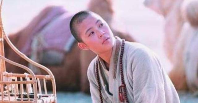 她与姜文因戏结识，戏还没有拍完，就怀上了姜文的孩子