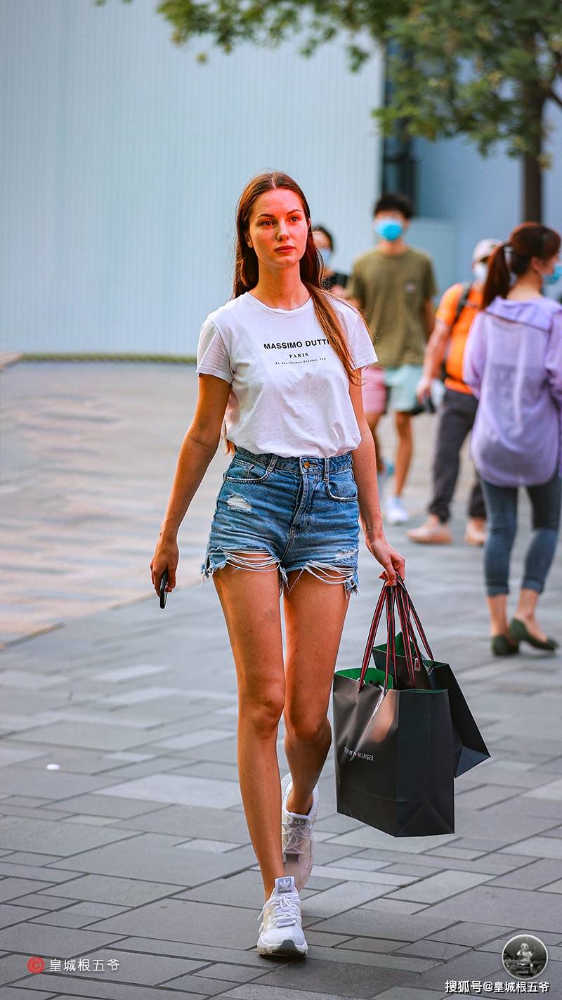 灵感|街拍：积极地面对生活，生活会给你带来更多关于时尚的灵感