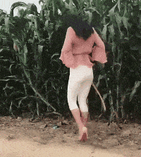 原创搞笑gif:姑娘身后男人看你的真不多