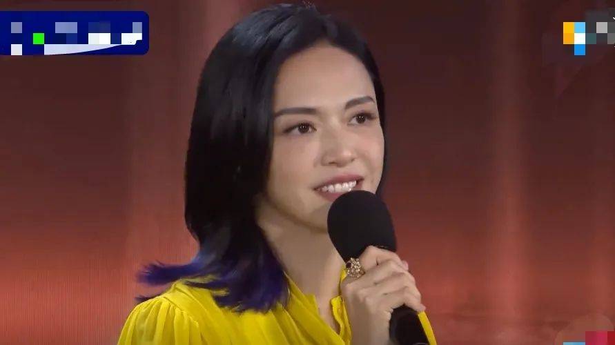 央视镜头下的女星:65岁奚美娟同框张萌丝毫不输